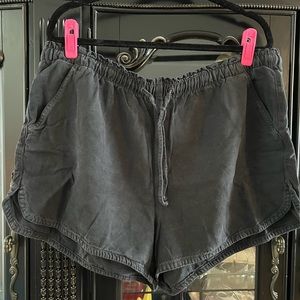 American eagle shorts with pockets